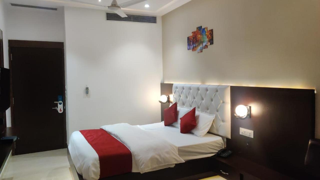 בהופאל Hotel Relax מראה חיצוני תמונה