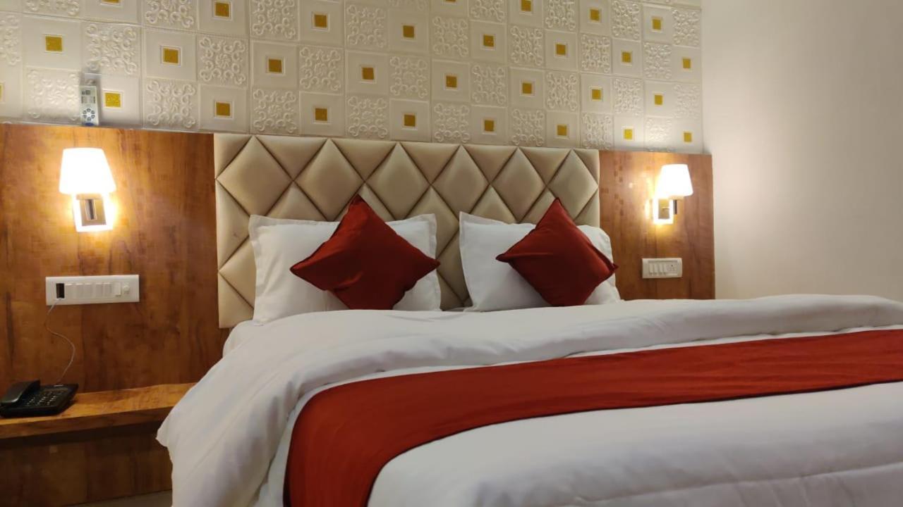 בהופאל Hotel Relax מראה חיצוני תמונה